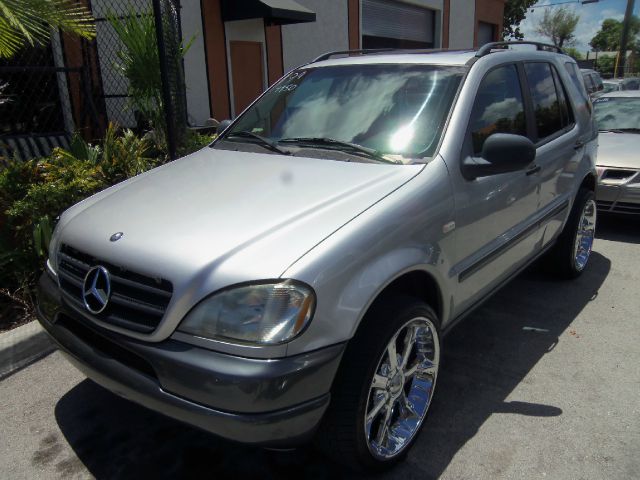 Mercedes-Benz M-Class 1999 photo 2