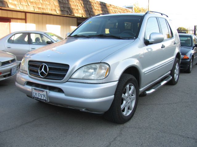 Mercedes-Benz M-Class 1999 photo 2