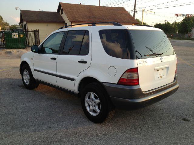 Mercedes-Benz M-Class 1999 photo 4