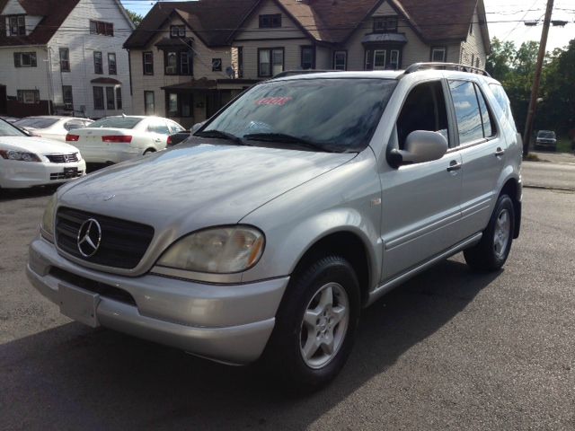 Mercedes-Benz M-Class 2000 photo 2