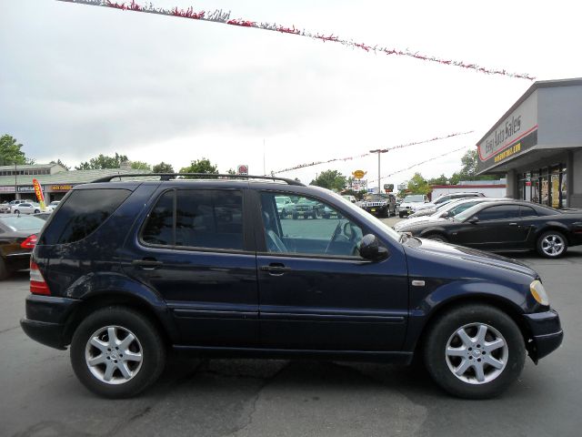 Mercedes-Benz M-Class 2000 photo 1