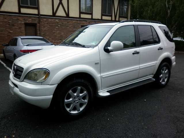 Mercedes-Benz M-Class 3500 SLT Dually SUV