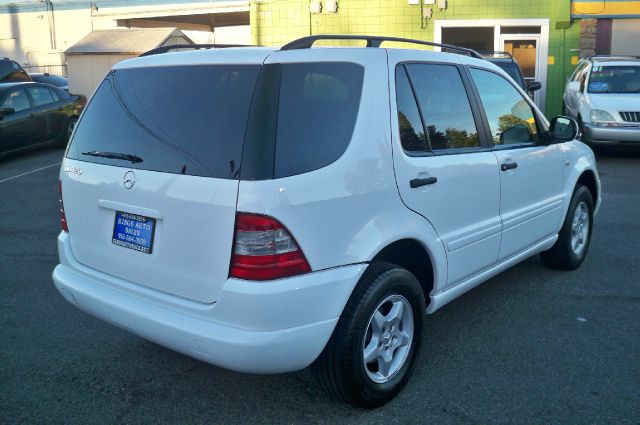 Mercedes-Benz M-Class AWD Wagon Automatic VERY NICE SUV