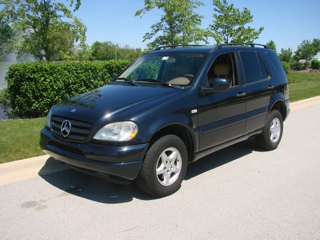 Mercedes-Benz M-Class 2000 photo 2