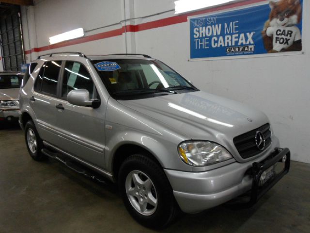 Mercedes-Benz M-Class 2000 photo 2