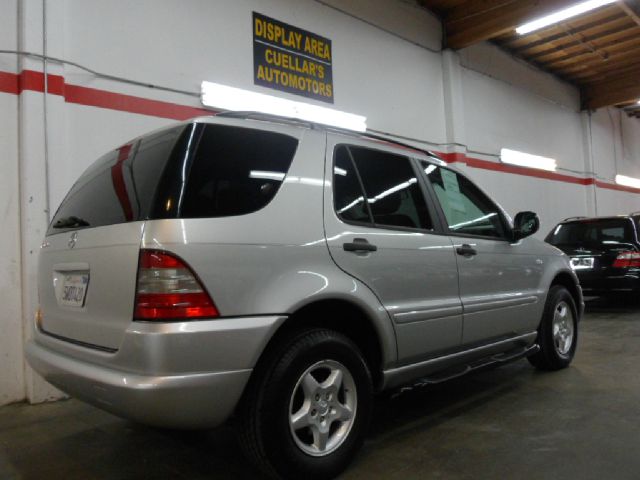 Mercedes-Benz M-Class 2000 photo 3