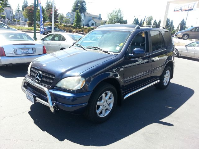 Mercedes-Benz M-Class 2000 photo 1