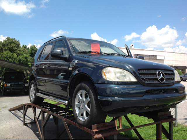 Mercedes-Benz M-Class 2000 photo 2