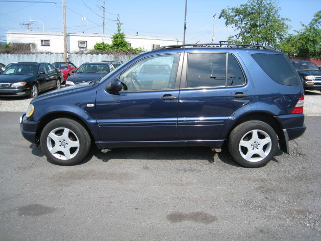 Mercedes-Benz M-Class 2000 photo 1