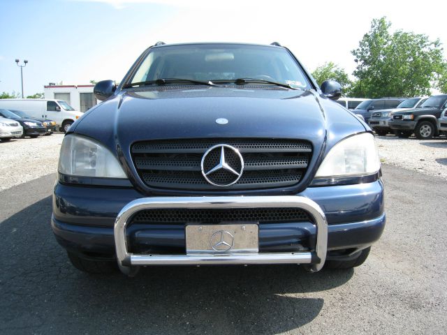 Mercedes-Benz M-Class 2000 photo 2