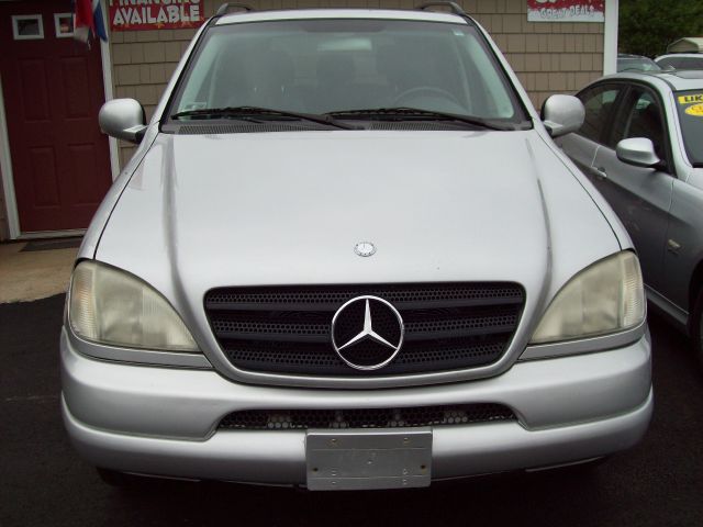 Mercedes-Benz M-Class 2000 photo 1