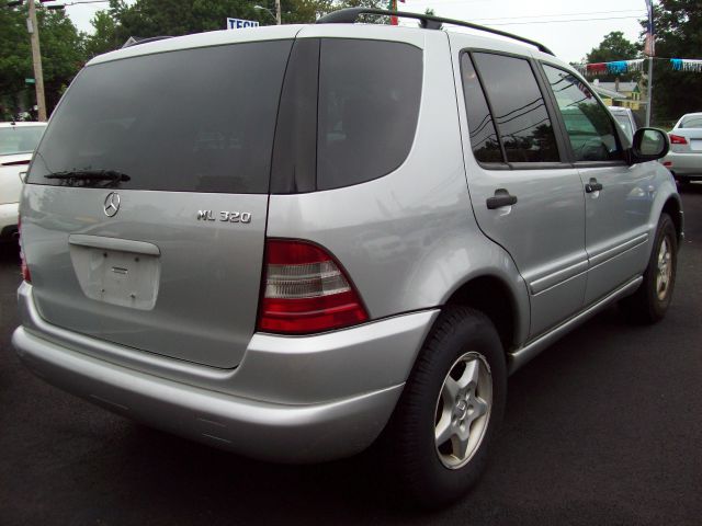 Mercedes-Benz M-Class 2000 photo 2