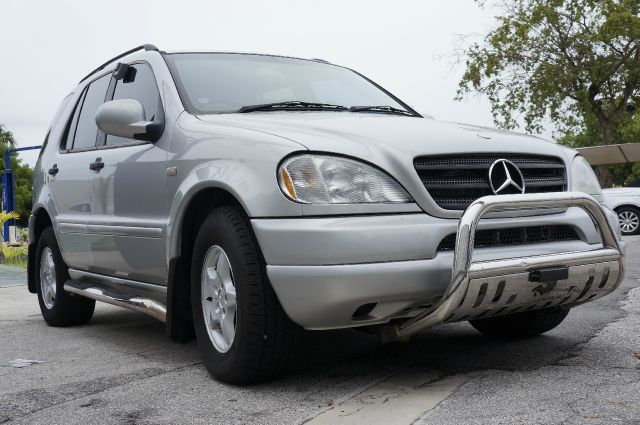 Mercedes-Benz M-Class AWD Wagon Automatic VERY NICE SUV