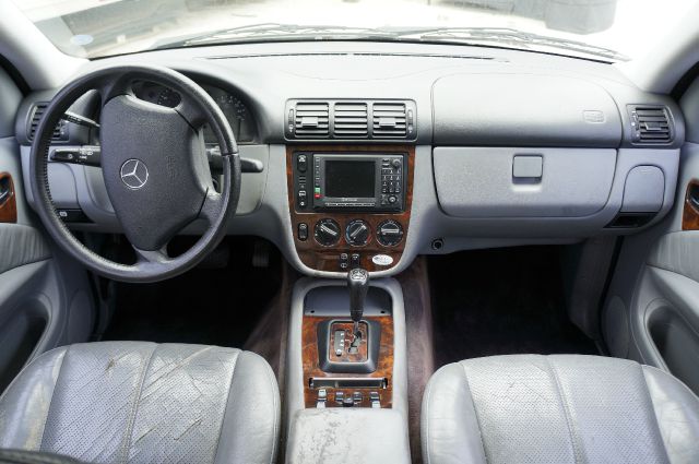 Mercedes-Benz M-Class 2000 photo 1