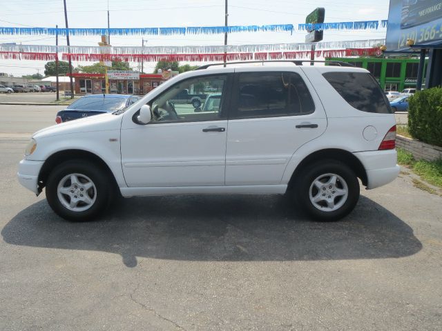 Mercedes-Benz M-Class AWD Wagon Automatic VERY NICE SUV