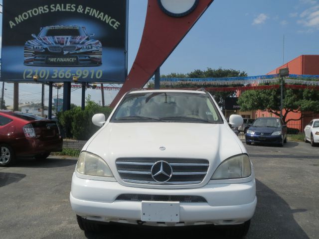 Mercedes-Benz M-Class 2000 photo 1