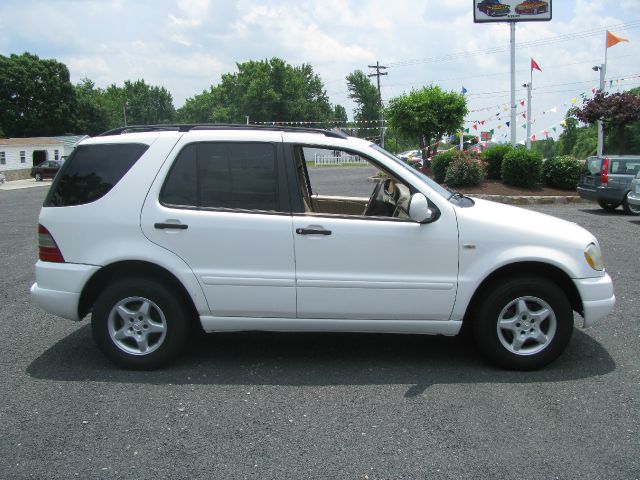 Mercedes-Benz M-Class AWD Wagon Automatic VERY NICE SUV