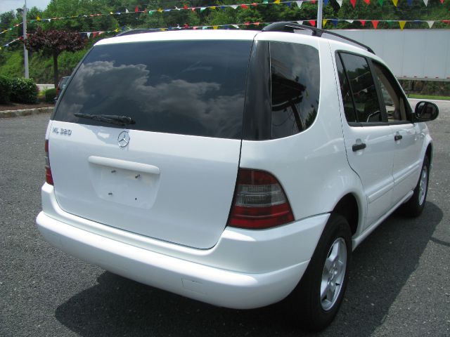 Mercedes-Benz M-Class 2000 photo 14