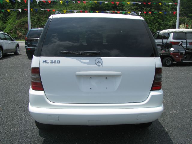 Mercedes-Benz M-Class 2000 photo 9