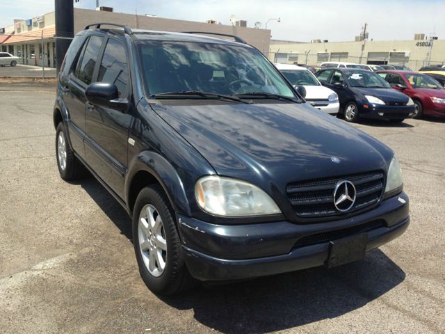 Mercedes-Benz M-Class 2000 photo 1