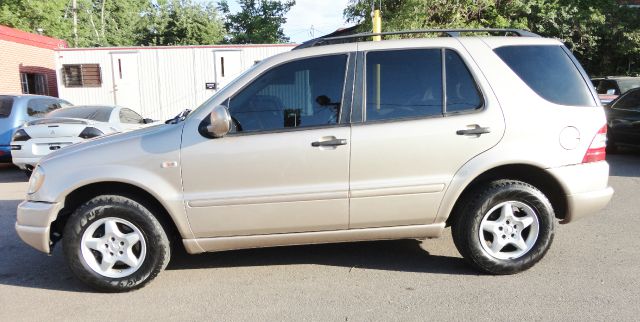 Mercedes-Benz M-Class 2001 photo 1