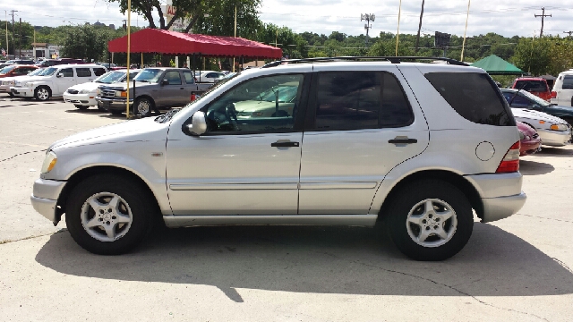 Mercedes-Benz M-Class AWD Wagon Automatic VERY NICE SUV