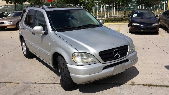 Mercedes-Benz M-Class 2001 photo 3