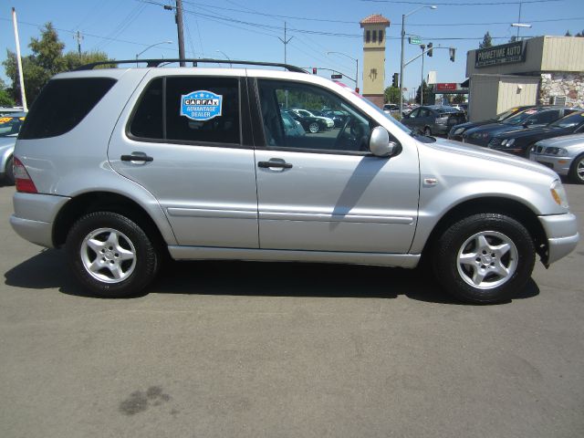 Mercedes-Benz M-Class AWD Wagon Automatic VERY NICE SUV