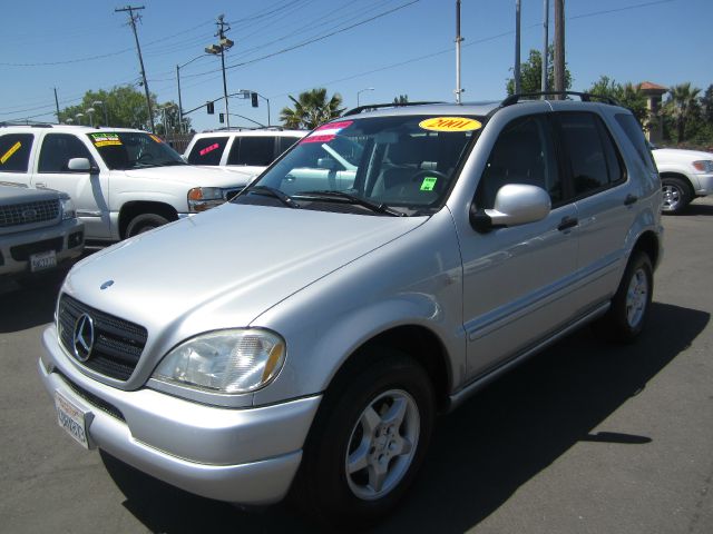 Mercedes-Benz M-Class 2001 photo 1