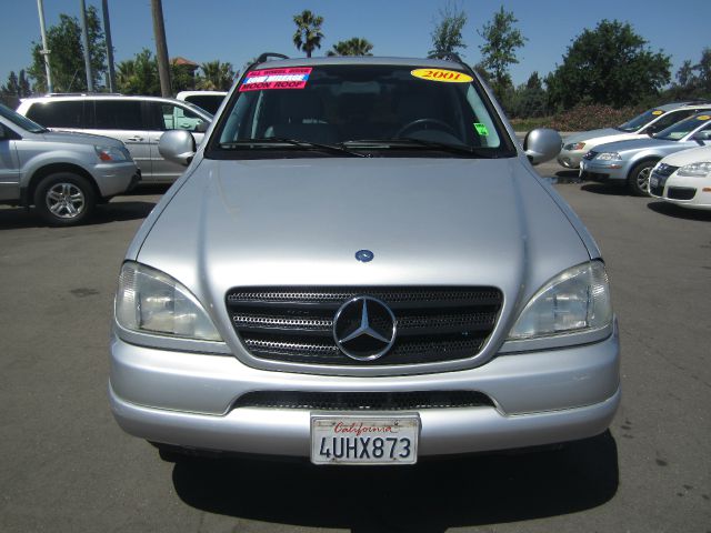 Mercedes-Benz M-Class 2001 photo 2