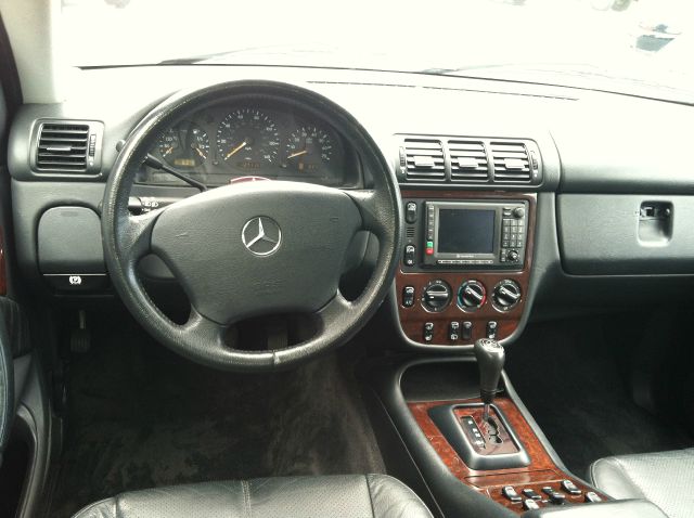 Mercedes-Benz M-Class 2001 photo 3