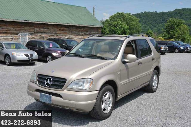 Mercedes-Benz M-Class 2001 photo 2