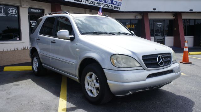 Mercedes-Benz M-Class 2001 photo 1