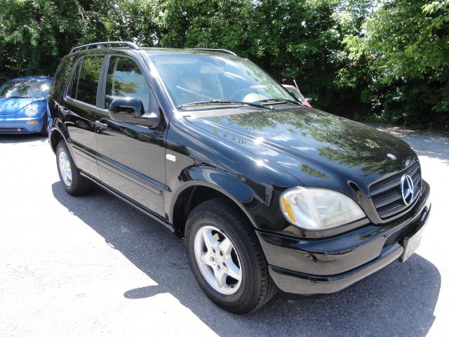 Mercedes-Benz M-Class 2001 photo 2