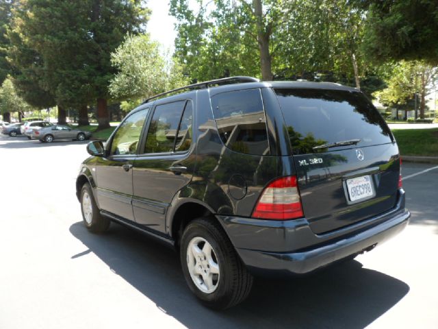 Mercedes-Benz M-Class AWD Wagon Automatic VERY NICE SUV