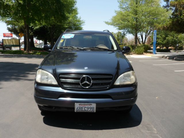 Mercedes-Benz M-Class 2001 photo 3