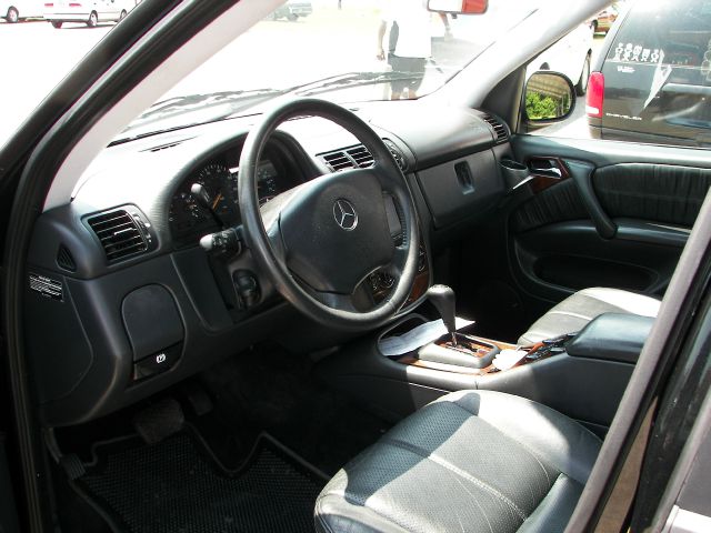 Mercedes-Benz M-Class 2001 photo 1