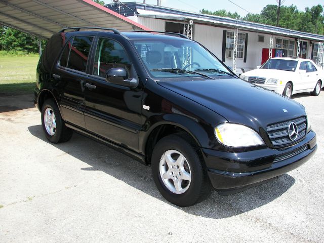 Mercedes-Benz M-Class 2001 photo 2