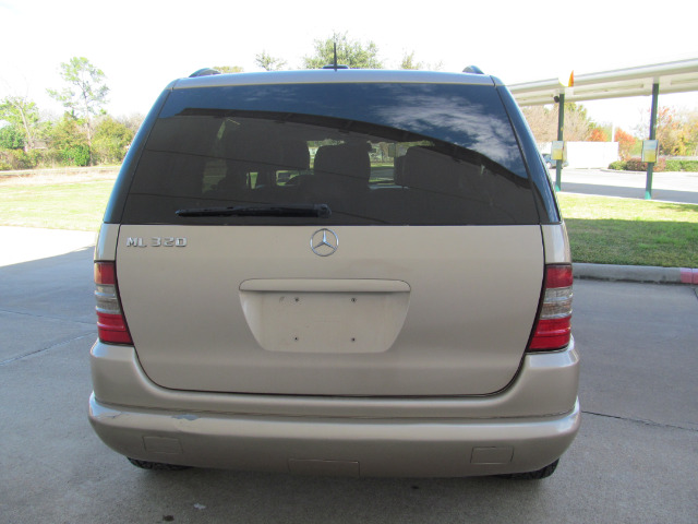 Mercedes-Benz M-Class 2001 photo 3