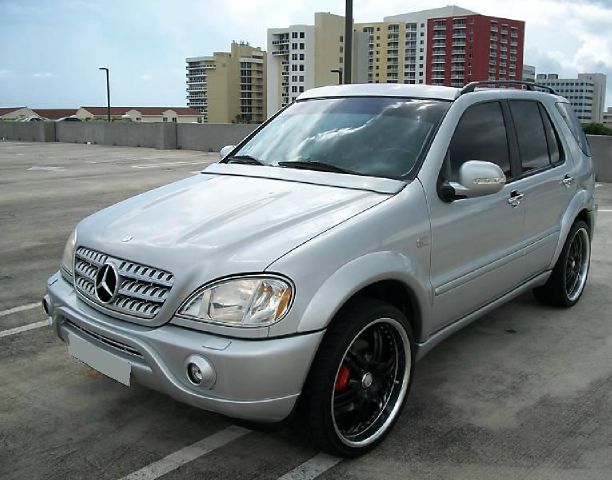 Mercedes-Benz M-Class 2001 photo 1