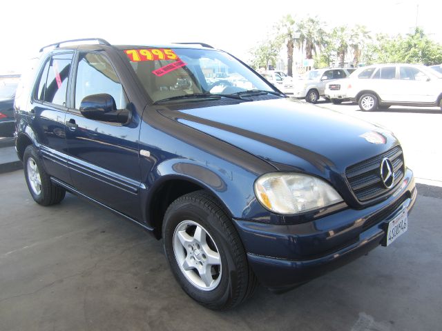 Mercedes-Benz M-Class AWD Wagon Automatic VERY NICE SUV