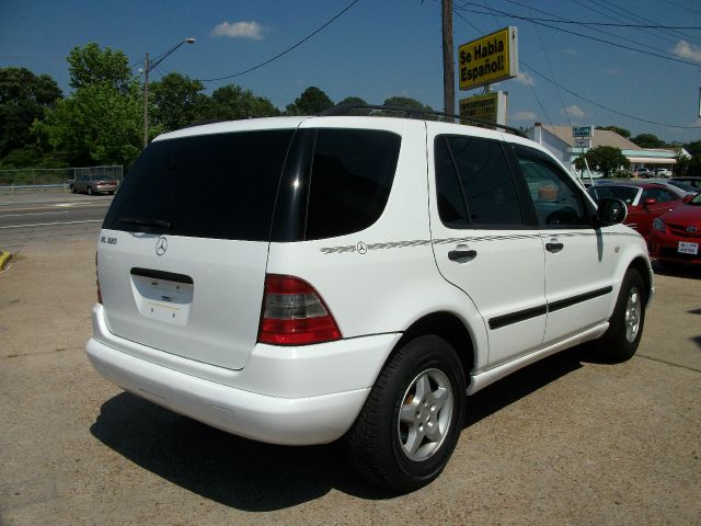 Mercedes-Benz M-Class AWD Wagon Automatic VERY NICE SUV