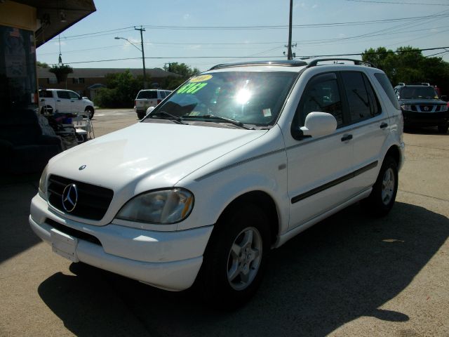 Mercedes-Benz M-Class 2001 photo 3