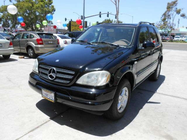 Mercedes-Benz M-Class 2001 photo 2