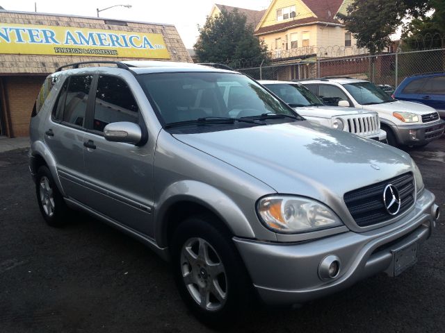 Mercedes-Benz M-Class AWD Wagon Automatic VERY NICE SUV