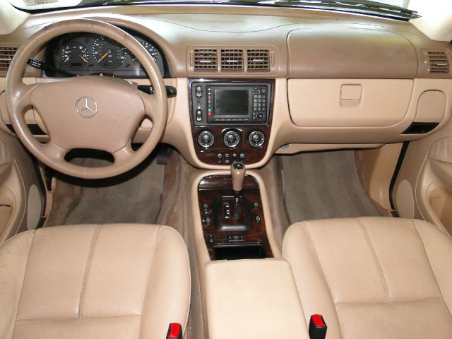 Mercedes-Benz M-Class 2002 photo 2