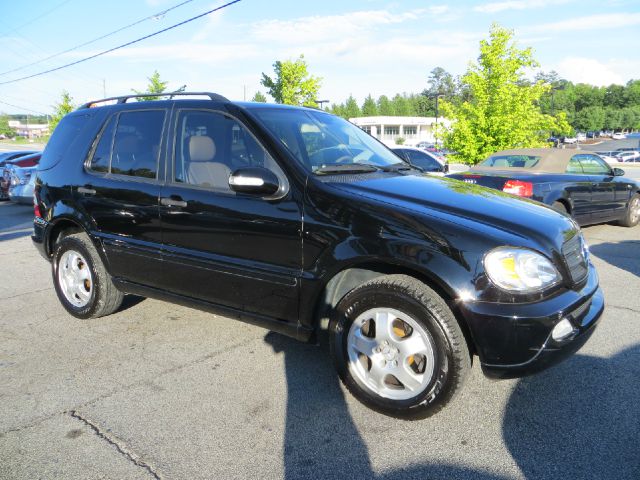 Mercedes-Benz M-Class 2002 photo 2