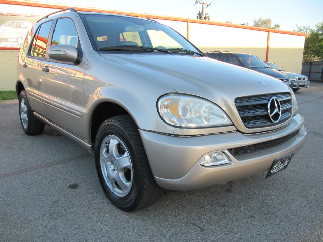 Mercedes-Benz M-Class 2002 photo 2