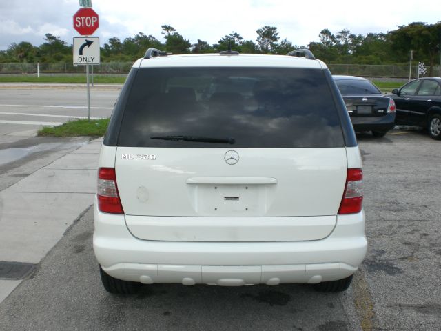 Mercedes-Benz M-Class 2002 photo 11