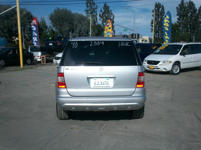 Mercedes-Benz M-Class 2004 photo 2